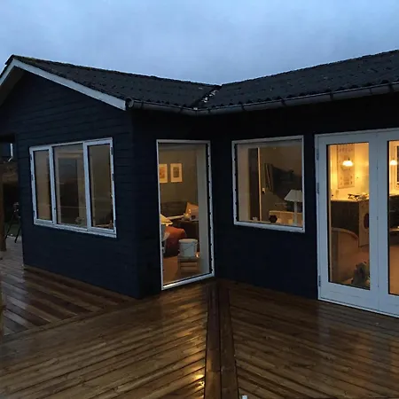 Nyrenoverat Sommarhus Med Vacker Havsutsikt